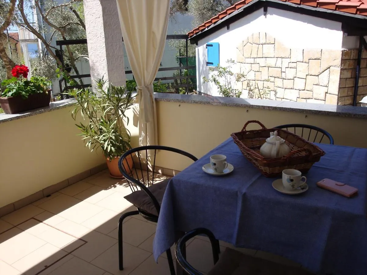 Apartments Olea Pinezici  Pinezici (Krk)